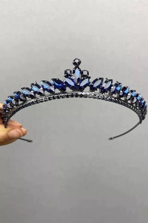 Henna Crown, Bride Henna, Wedding Floral Crown, Husband To Be, Bride Hair Jewelry, Princess Bridal, Beautiful Tiaras, Crown Hair, Blue Crown