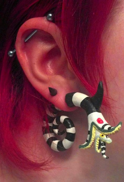 Tim Burton's sand worms Sandworm Beetlejuice, Cool Ear Piercings, Fake Gauges, Beetle Juice, Beetlejuice Beetlejuice, Creepy Christmas, Cool Piercings, Tramp Stamp, Cute Piercings