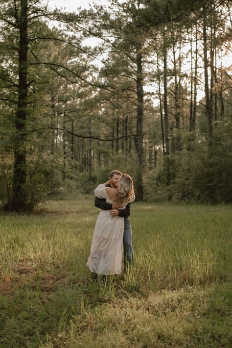 This beautiful field engagement session highlighted the couple’s connection in the most natural way! Fall in love with intimate couple photos, engagement photo inspiration, winter engagement shoot ideas, engagement photo ideas, field engagement photos, outdoor couple photos, and more! You can book your engagements with us at https://cedarrelics.com/inquire Sunset Couple Pictures, Couple Photoshoot Fall, Outdoor Couple Photos, Florida Engagement Photos, Winter Engagement Shoot, Field Engagement Photos, Engagement Photos Couple, Western Photoshoot, Pensacola Wedding