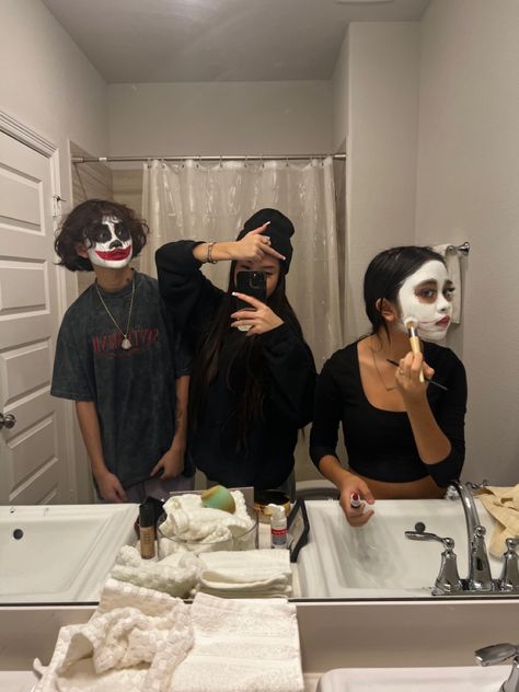 Carti Face Paint Halloween, Playboi Carti Halloween Costume, Carti Vamp Makeup, Carti Costume, Playboi Carti Face Paint, Halloween Friends Aesthetic, Playboi Carti Halloween, Carti Makeup Halloween, Carti Face Paint