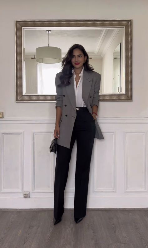 Business Formal Outfit, Old Money Fashion, Interview Outfits Women, Outfit Elegantes, Money Fashion, Business Attire Women, Lawyer Outfit, Blazer Outfits For Women, Corporate Attire