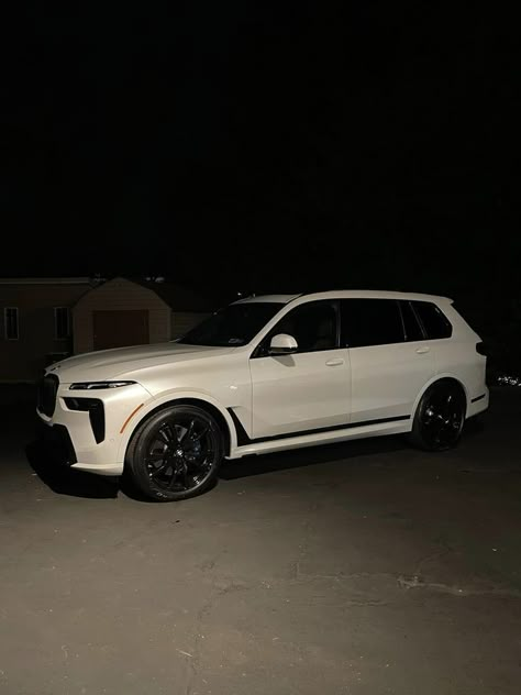 Bmw X7 Aesthetic, Bmw X7 Wallpaper, Bmw X7 Interior, Bmw 2023, Bmw I7, Van Lifestyle, Car Life Hacks, Roadster Car, Tokyo Drift Cars