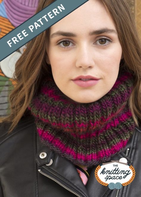 Craft this warm and stylish knitted cowl to complete your daily fall and winter outfits. This easy knitting project is ideal for berginner knitters and makes for a practical last-minute knitted gift.| Discover over 3,500 free knitting patterns at theknittingspace.com #knitpatternsfree #handmadegifts #giftideas #DIY #fallknittingprojects #fallknittingpatterns #fallknits #winterknittingpatterns #winterknittingprojects Knitted Neck Warmers Free Patterns, Neck Gaiter Knitting Pattern, Knit Cowl Pattern Free Easy, Knitted Neck Warmer Free Pattern, Knitted Cowl Patterns Free, Cowl Knitting Patterns Free, Free Cowl Knitting Patterns, Knitting Patterns Free Scarf Cowls, Easy Cowl Knitting Pattern