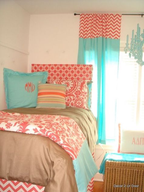 coral  teal so pretty - this is CLOSE only use red instead of coral!!!!  What do you think EM? - mom Coral Room Ideas, Coral Room, Teal Rooms, Coral Bedroom, Big Girl Rooms, Beautiful Bedding, Bed Room, My New Room, Home Fashion