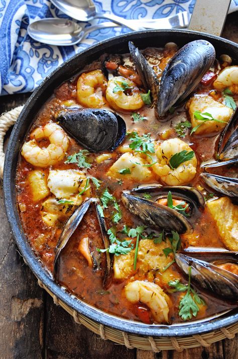 Mediterranean Seafood, Seafood Stew Recipes, Fish Stew Recipes, Seafood Stew, Fish Stew, Easy Seafood, Seafood Soup, Seafood Dinner, Valencia Spain