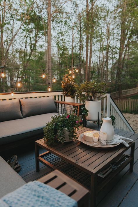 Deck Furniture Small Space, Deck Railing Decorating Ideas, Deck Staging Ideas, Small Deck Patio Furniture, Fall Landscape Backyard, Outdoor Patio Mood Board, Cozy Back Deck Ideas, Outdoor Deck Furniture Ideas, Condo Patio Decorating Ideas