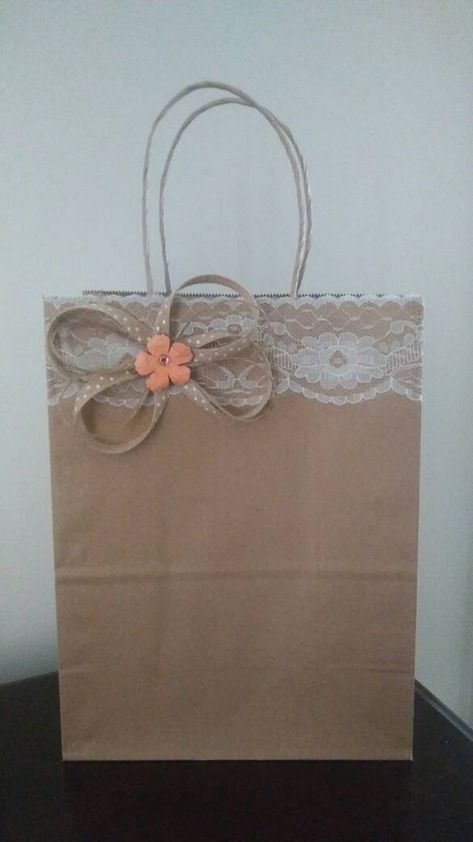 Rustic Lace Burlap Wedding Birthday Party Brown Paper Favor - Etsy Paper Bag Decoration, Paper Bag Crafts, Handmade Favors, Decorated Gift Bags, Gift Bags Diy, Gifts Wrapping Diy, Burlap Wedding, Diy Gift Wrapping, Paper Gift Bags