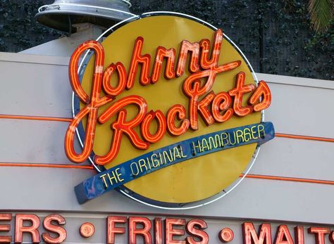 Craving classic diner food? We had two registered dietitians analyze the Johnny Rockets menu and pick out the healthiest and unhealthiest meal options. Brownie Boxes Gift, Diner Logo, Chicken Breast Sandwich, Peanut Butter Shake, Protein Milkshake, Johnny Rockets, Fast Food Logos, Diner Food, Krispy Kreme Donuts