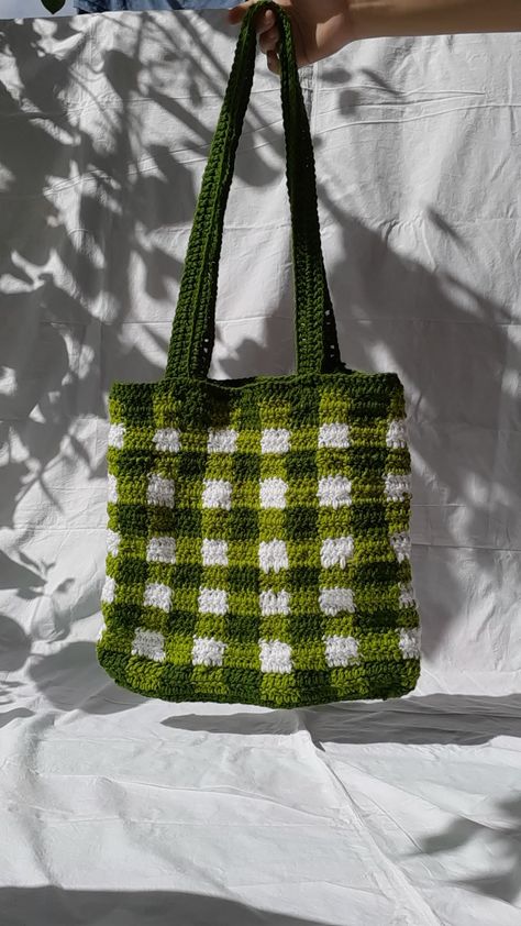 Green Crochet Ideas, Gingham Crochet, Harry Potter Crochet, Crochet Green, Crocheted Stuff, Green Tote Bag, Fiber Crafts, Green Tote, Green Crochet