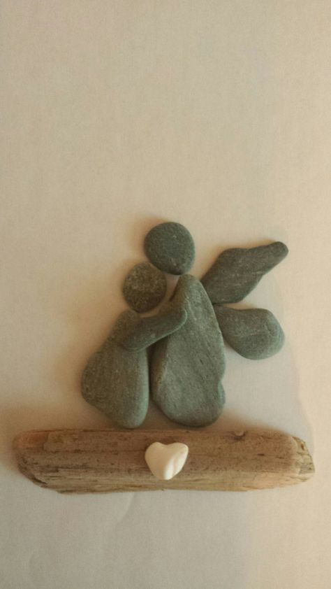 Christmas Pebble Art, Stone Pictures Pebble Art, Pebble Art Family, Diy Rock Art, Rock Sculpture, Pebble Pictures, Sea Glass Crafts, Rock Decor, Stone Pictures