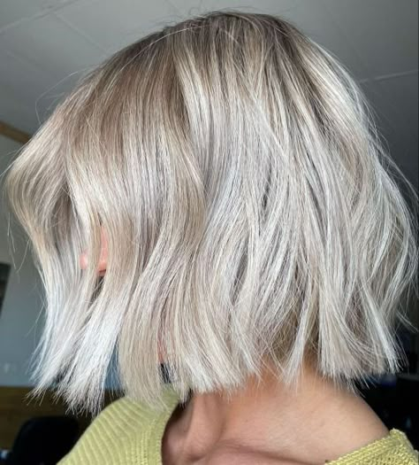 Platinum Balayage Bob, Blonde Hair For Grey Roots, Silver Blonde Bob, Inverted Wavy Bob, Silver Blonde Hair Balayage, Ice Blonde Bob, Hair For Autumn, Bob With Blonde Highlights, Blonde Bob Short