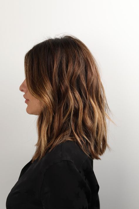 2024 Balayage Hair, Butterscotch Hair Color Brown, Balayage Lob Brunette, Messy Brunette Hair, Ahn Co Tran Hair, Short Brunette Balayage Hair, Balayage Mid Length Hair, Warm Brown Hair Balayage, Root Smudge Brunette