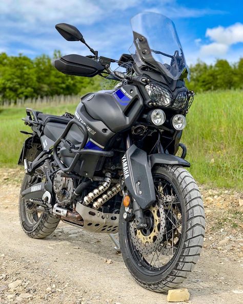 Bmw Adventure Bike, Two Door Jeep Wrangler, Adventure Bike Motorcycles, Tourer Motorcycles, R1250gs Adventure, Motorcycle Adventure, Electric Bike Kits, Touring Motorcycles, Honda Africa Twin