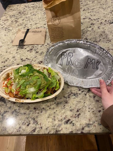 Chipotle Promposal Ideas, Hoco Proposals Ideas Chipotle, Chipotle Homecoming Proposal, Food Promposal Ideas, Chipotle Hoco Proposal, Chipotle Promposal, Food Hoco Proposals Ideas, Food Promposal, Sadies Ideas