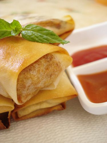 oven baked spring rolls Easy Spring Roll Recipe, Fresh Spring Roll Recipe, Easy Spring Rolls Recipe, Make Spring Rolls, Fresh Spring Rolls Recipe, Easy Spring Rolls, Baked Spring Rolls, Budget Meal Ideas, Vegan Spring Rolls