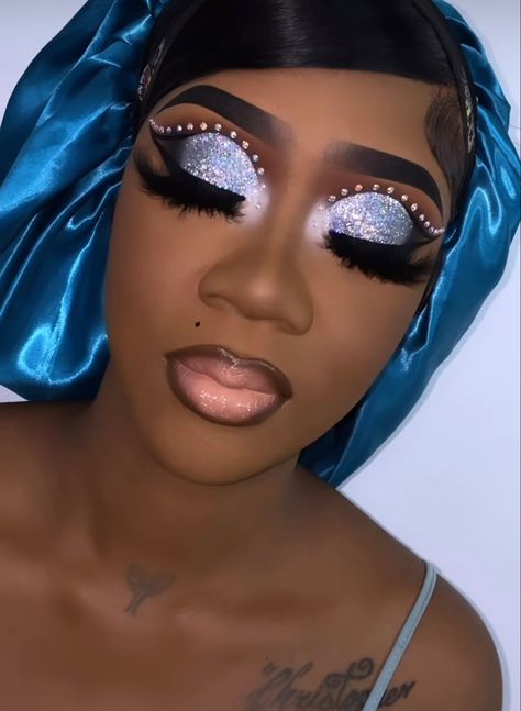 Makeup With Rhinestones Black Women, Full Glam Makeup Looks Black Women, Black Queen Makeup, Extraordinary Makeup, Events Makeup, Melanin Makeup, Dark Skin Makeup Tutorial, Birthday Makeup Looks, Under Eye Makeup