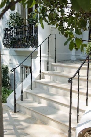 Porch Step Railing, Stairs Outside, Stairs Metal, Iron Railings Outdoor, Front Porch Stairs, Exterior Stair Railing, Porch Handrails, Exterior Handrail, Outdoor Handrail