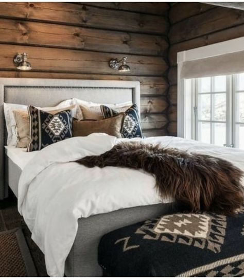 Modern Ranch Bedding, Rustic Farmhouse Design Ideas, Grey Lash Room, Room Inspo For Teens, Cabin Chic Bedroom, Room Inspo Western, Ranch Glam, Coastal Wall Decor Ideas, Modern Wall Art Ideas