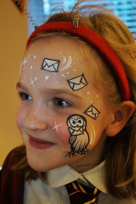 Face Pant, Maquillage Harry Potter, Harry Potter Makeup Brushes, Dragon Face Painting, Harry Potter Makeup, Face Painting Ideas, Face Paint Ideas, Harry Potter Nails, Harry Potter Face