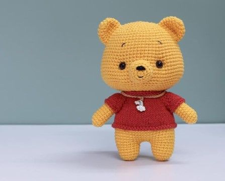 Patrón de crochet gratuito Amigurumi Winnie The Pooh - crochet.amgurum.com Winnie Poo, Crochet Teddy Bear Pattern, Teddy Bear Design, Pola Amigurumi, Crochet Teddy Bear, Crochet Amigurumi Free, Teddy Bear Pattern, Crochet Teddy, Crochet Bear