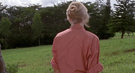 Jurassic Park Ellie Sattler, Ellie Sattler Jurassic Park, Laura Dern Hair Jurassic Park, Ellie Sattler Hair, Ellie Sattler Aesthetic, Laura Dern Jurassic Park, Ellie Sattler, Dinosaur Stuff, Quick Costumes