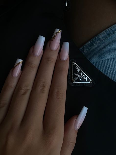 aesthetic 
nails
nails inspo
aesthetic nails 
gold details
nude nails
unghie
prada bag
prada re edition
nude
elegant
foglia oro
ombre nails
ombré
nail art
nails 2022
nails 2023 Barcelona Nails, Aesthetic Gold, Acrylic Design, Aesthetic Nails, Nails Fashion, Nails Inspo, Square Nails, Ombre Nails, Nude Nails