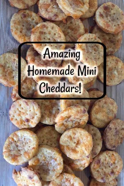 Amazing Homemade Mini Cheddars! Tasty, easy and cheap! Mini Cheddars, Party Food Easy Cheap, Party Food Easy, Homemade Mozzarella Sticks, Homemade Mozzarella, Healthy Homemade Snacks, Christmas Buffet, Easy Homemade Gifts, Diy Snacks