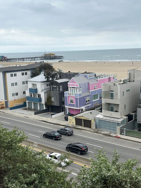 Los Angeles Houses, Santa Monica Beach House, California Apartment, Pier House, Black Building, Black Houses, Dream Trips, La Life, Santa Monica Beach