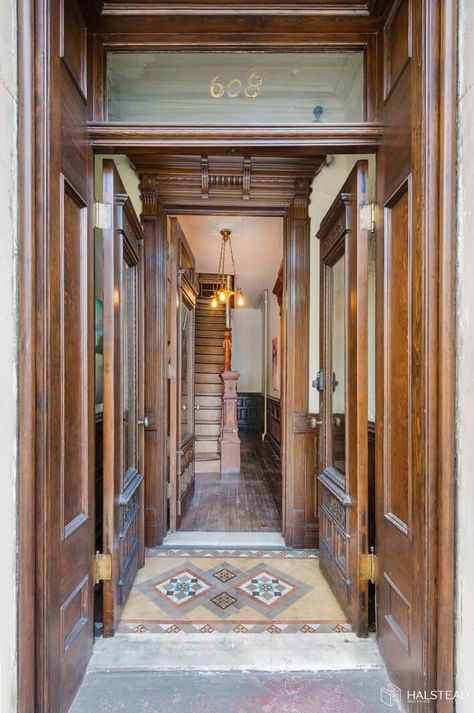 Brownstone Staircase, Brownstone Entryway, Brownstone Bedroom, Harlem Brownstone, Marble Herringbone Tile, Brownstone Interiors, Nyc Brownstone, Brownstone Homes, New York Brownstone