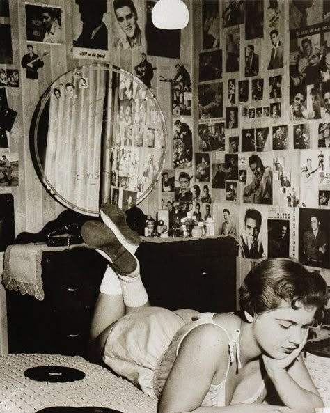 50s Aesthetic, Rock N’roll, Vintage Life, Vintage Pictures, The Good Old Days, Vintage Photographs, My New Room, Vintage Photography, Old Pictures