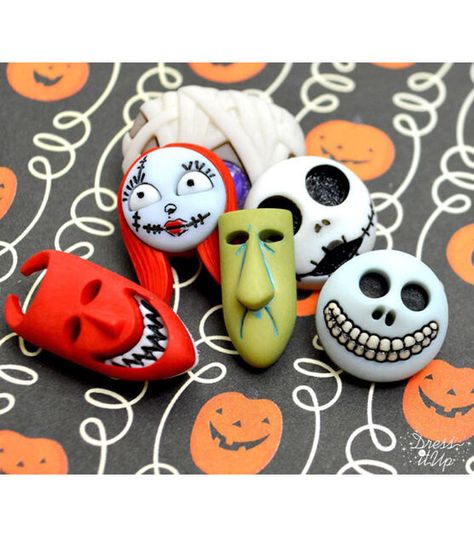 Shank Buttons Polymer Creations, Disney Buttons, Mini Clay, Button Embellishments, Disney Charms, Christmas Clay, Clay Crafts Air Dry, Halloween Craft, Disney Character