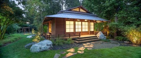 Japanese House Design Exterior, Traditional Japanese House Exterior, Japanese Tiny House, Japanese House Exterior, Small Japanese House, Japanese Dojo, Japanese Exterior, Dojo Design, Japanese Bath House