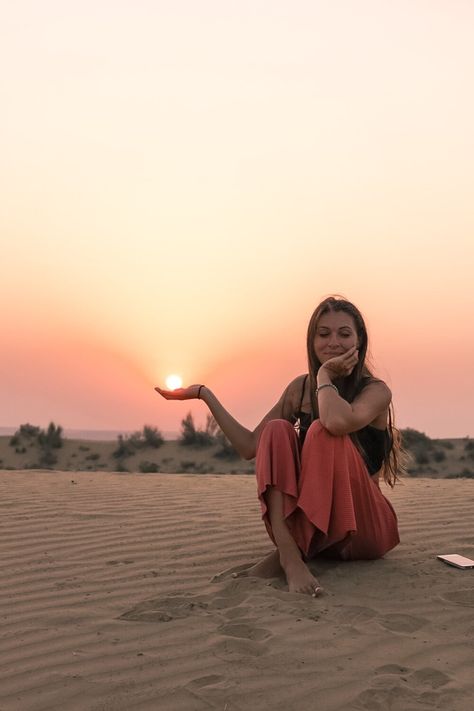 Desert Photoshoot Ideas, Desert Photoshoot, Desert Photography, Photo Recreation, Shotting Photo, Photographie Portrait Inspiration, Beach Pictures Poses, Beach Photography Poses, Photography Posing Guide