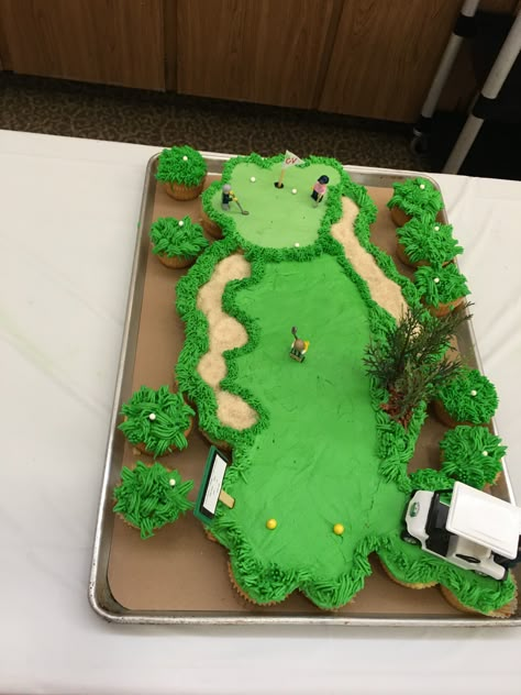 Golf Course Cupcake Cake, Golf Pull Apart Cupcakes, Golf Course Cupcakes, Golf Cupcakes For Men, Golf Birthday Cupcakes, Golf Dessert Ideas, Golf Cupcake Cake, Golf Themed Cupcakes, Golf Cupcake Ideas