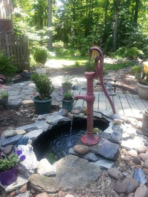 DIY Garden Projects Inspired From Old Hand Pumps Swedish Backyard, Water Pump Ideas, Fountain In Garden, Water Fountain Ideas, Mural House, Water Pump Fountain, Water Feature Ideas, Old Water Pumps, Primitive Decorations