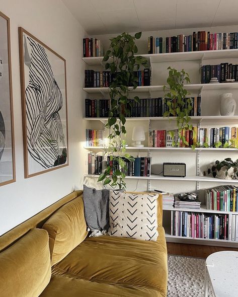 Open Bookshelves Living Room, Wall With Shelves And Pictures, Low Bookshelves Living Room, House Organizing Ideas, Home Office Book Shelf Ideas, Living Room Bookshelf Decor, Apartment Bookshelves, House Organization Ideas, Bookshelves Living Room