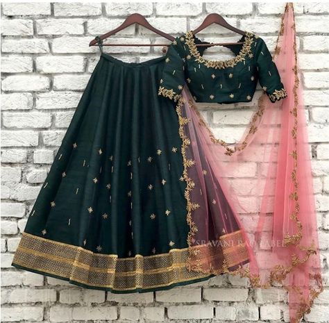 Raw silk Lehenga blouse with contrast dupatta Bottle Green Lehenga Combinations, Contrast Lehenga Color Combos, Silk Lehenga Designs Latest, Modern Lehangas, Dhavani Designs, Silk Lehenga Blouse, Lehenga Simple, Rio Fashion, Lehenga Designs Latest