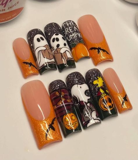 Coffin Halloween Nails Acrylic, Hawolleen Nails, Medium Length Halloween Nails, Charlie Brown Halloween Nails, Peanuts Halloween Nails, Snoopy Fall Nails, Snoopy Halloween Nails, Snoopy Fall Acrylic Nails, Studio Ghibli Halloween Nails