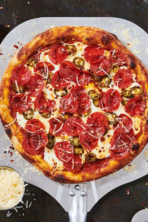 Start some buzz with The Bee Sting Pizza: Pickled jalapeño, pepper flakes, and a drizzle of honey make this sweet and savory pie an instant crowd-pleaser. https://www.tysonfoodservice.com/recipes/by-cuisine/the-bee-sting-pizza-recipe Honey Pizza, Pickled Jalapeño, Calabrian Chili, Menu Inspiration, Bee Sting, Savory Pie, Pizza Recipe, The Bee, Chili Pepper