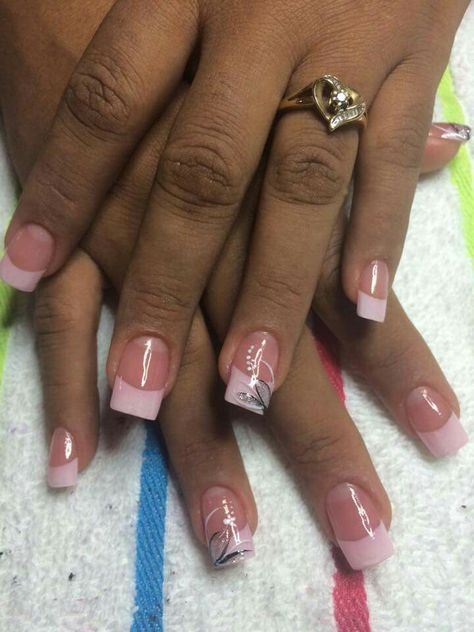 French Manicure Early 2000s, 2000s Nail Designs Short, Short French Tip Junk Nails, Y2k French Tip Nails Short, Y2k 2000s Nails, Short Nail Inspo Summer 2024 Square, Short 2000s Nails, Mini Acrylic Nails, 2000s Nails Trends