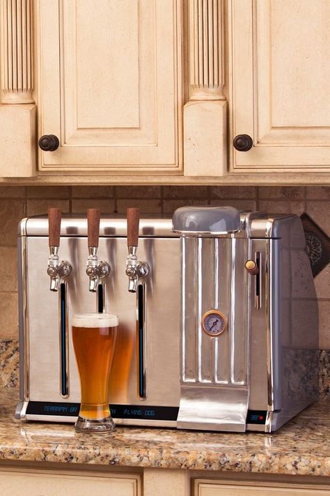 Growler Chill is a household countertap for growlers. This smart appliance preserves freshness, purges oxygen and keeps your delicious craft beer cold! #beerideas Beer Accessories, British Beer, Chilled Beer, Brewing Recipes, Beer Growler, Beer Dispenser, Beer Cake, Bar Interior, Beer Taps