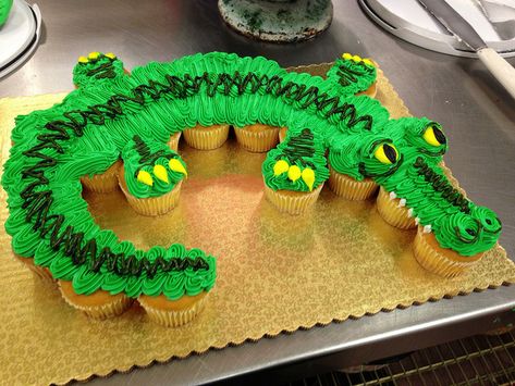 Alligator Cupcake Cake | Explore rfarmer1015's photos on Fli… | Flickr - Photo Sharing! Alligator Cupcakes, Crocodile Cake, Alligator Cake, Alligator Birthday Parties, Alligator Birthday, Reptile Party, Pull Apart Cupcake Cake, Pull Apart Cake, Pull Apart Cupcakes