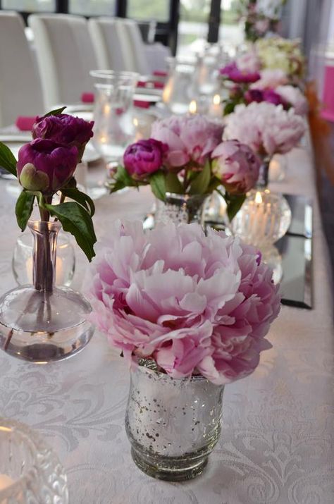 Peonies in pink, white and fuchsia. Beautifully romantic on this head table with white damask linen. #weddingbellesdecor #damask #peony #peonies #pinkwhite #ottawa #ottawadecor #weddingdecorator Peonies Wedding Decoration, Guatemalan Decor, Peony Flower Arrangements, Wedding Decorator, Round Table Decor, Damask Linen, Spring Table Settings, Table Of Content, Head Table Wedding