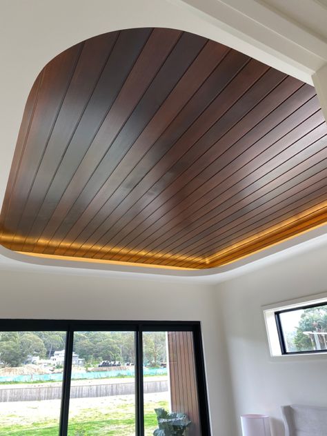 Wooden Sealing Design Roof, Kenaf Design, Wpc Ceiling Design, Celing Roof Design, Wooden Ceiling Designs, Trendy Curtains, Modern Wooden Ceiling, Wooden False Ceiling, Ceiling Pop