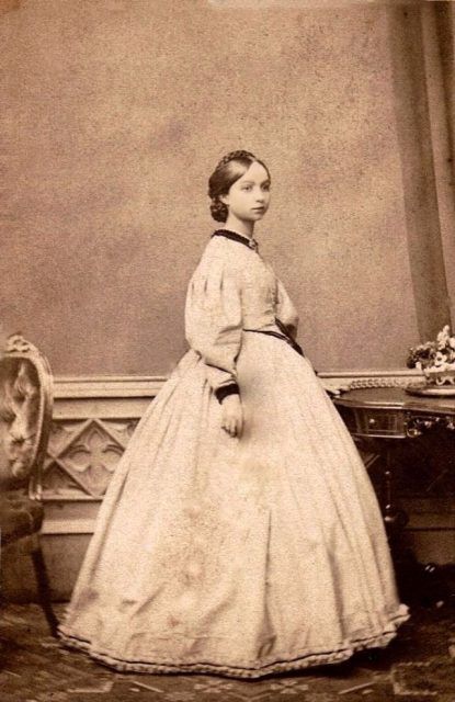 Vintage Supermodels - “Glamorous” Dresses in the 1860s Girls In Dresses, Gilded Era, Kaleidoscope Fashion, 1860s Dresses, 1860s Fashion, Victorian Photography, 1860 Fashion, Victorian Photos, Dress History