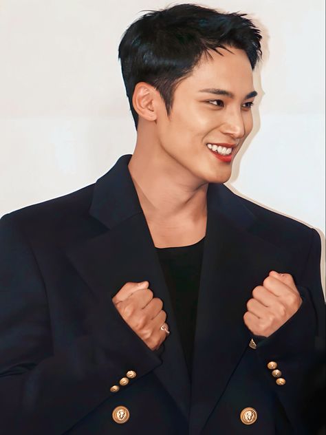 kim mingyu short hair Mingyu Haircut, Mingyu Hair, Mingyu Hairstyle, Mingyu Short Hair, Mingyu New Haircut, Mingyu Long Hair, Mingyu Side Profile, Kim Mingyu Long Hair, Mingyu Square Photo