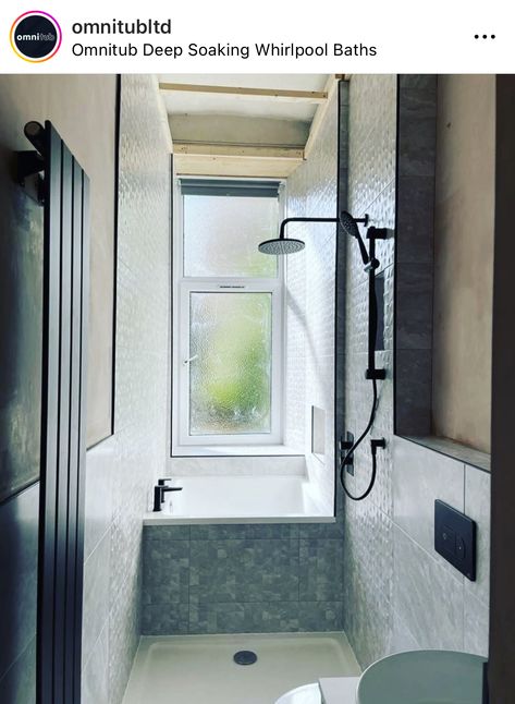 Bath Under Window, Narrow Bathroom Layout, Square Bathtub, Japanese Bathtub, Small Shower Room, Deep Bathtub, Japanese Bathroom, Tiny Bath, Bathroom Big