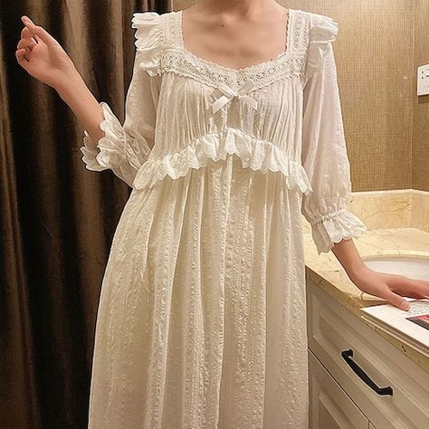 Edwardian Nightgown, English Winter, Vintage Cotton Dress, Cotton Night Dress, Vintage Loungewear, Victorian Nightgown, Victorian Fashion Dresses, White Nightgown, Women Cotton Dress