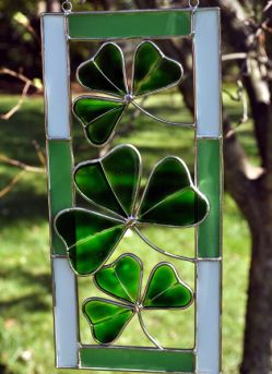 Shamrocks Celtic Stained Glass, Wine Bottle Wall, The Holy Trinity, Stained Glass Ornaments, Irish Eyes, Stained Glass Suncatchers, Stained Glass Flowers, Stained Glass Diy, Stained Glass Crafts