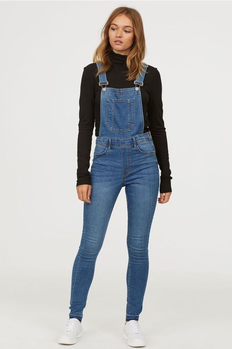 Outfits Jardineras Jeans, Outfits Jardineras, Barbie Challenge, Dungaree Outfits, Cute Overall Outfits, Dungarees Outfits, Wearing Overalls, Overalls Outfits, Overalls Denim